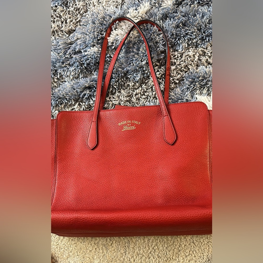 Authentic Gucci swing tote bag .
